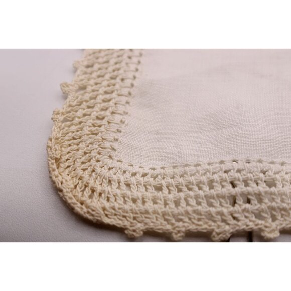 Vtg Handmade Embroidered Linen Table Runner Crochet Trim Floral Basket Design - Picture 4 of 12